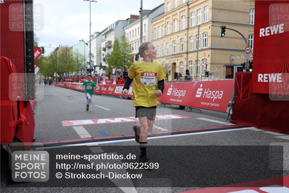 25.04.2026 - Das Zehntel Strokosch-Dieckow http://msf.ph/oto/9622599 25.04.2026 08:52:51 Ziel 1367, 1789, 2307, 2325, 2495, 2746, 2785, 2797, 2871, 2873, 2877, 2884, 2901, 3112, 3164, 3167, 3175, 3348, 3380, 3423, 3512, 3533, 3691, 3707, 3811, 4037 meine-sportfotos.de