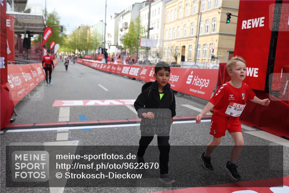 25.04.2026 - Das Zehntel Strokosch-Dieckow http://msf.ph/oto/9622670 25.04.2026 09:14:32 Ziel 1775, 1776, 1780, 1810 meine-sportfotos.de