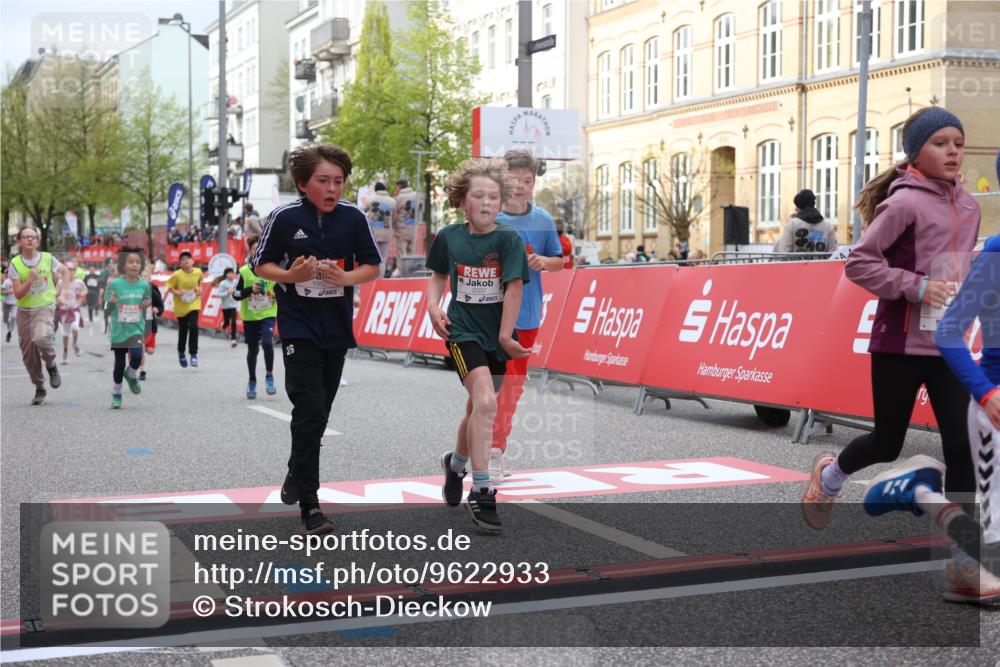 25.04.2026 - Das Zehntel Strokosch-Dieckow http://msf.ph/oto/9622933 25.04.2026 08:56:19 Ziel 1056, 1424, 1565, 1614, 1975, 2037, 2056, 2387, 2398, 2682, 2769, 2928, 3105, 3237, 3445, 3516, 3544, 3757, 3893, 4006 meine-sportfotos.de