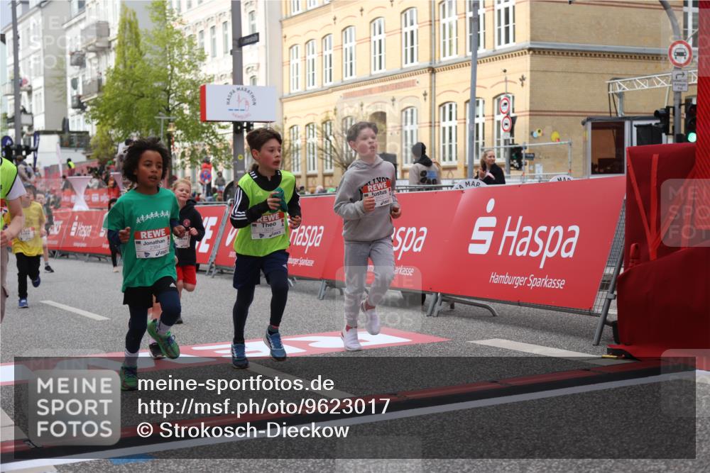 25.04.2026 - Das Zehntel Strokosch-Dieckow http://msf.ph/oto/9623017 25.04.2026 08:56:22 Ziel 1050, 1056, 1424, 1565, 1975, 2037, 2171, 2384, 2387, 2682, 2780, 2869, 2928, 2964, 3105, 3237, 3445, 3544, 3757, 3895, 4006 meine-sportfotos.de