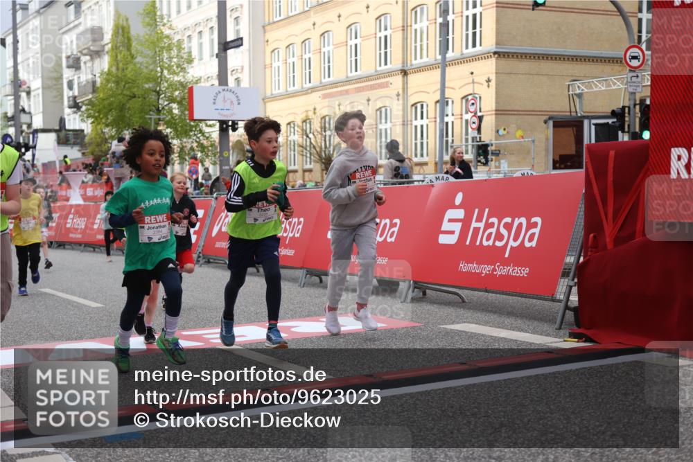 25.04.2026 - Das Zehntel Strokosch-Dieckow http://msf.ph/oto/9623025 25.04.2026 08:56:22 Ziel 1050, 1056, 1424, 1565, 1975, 2037, 2171, 2384, 2387, 2682, 2780, 2869, 2928, 2964, 3105, 3237, 3445, 3544, 3757, 3895, 4006 meine-sportfotos.de