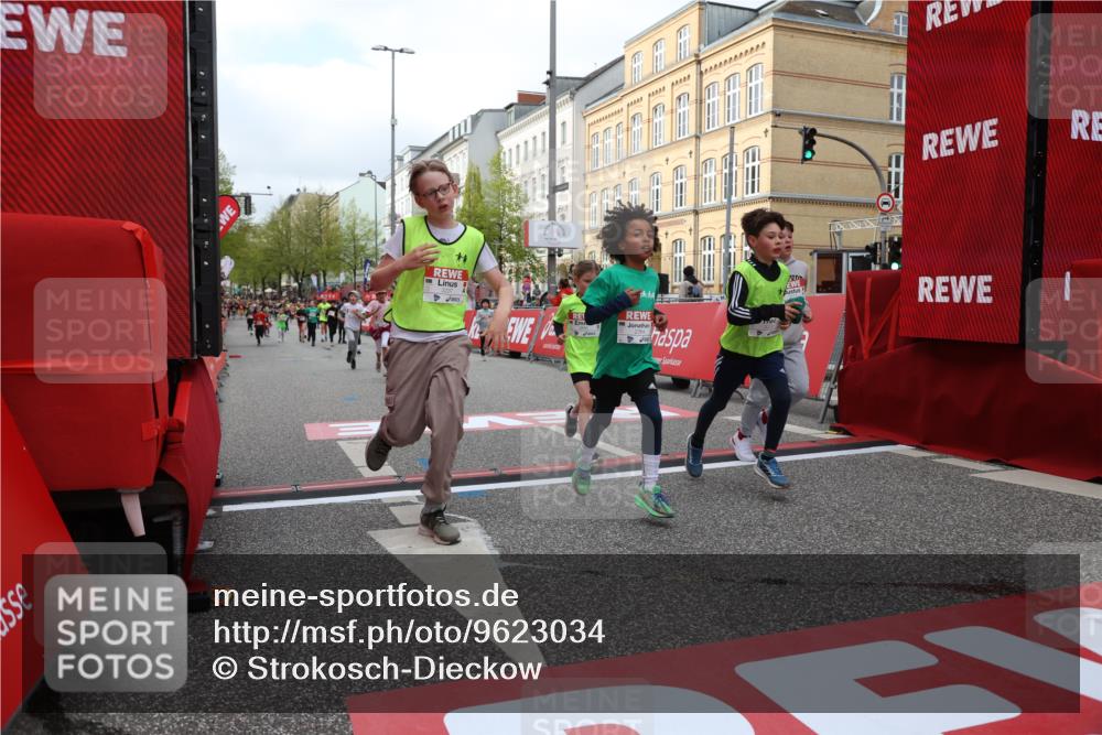 25.04.2026 - Das Zehntel Strokosch-Dieckow http://msf.ph/oto/9623034 25.04.2026 08:56:22 Ziel 1050, 1056, 1424, 1565, 1975, 2037, 2171, 2384, 2387, 2682, 2780, 2869, 2928, 2964, 3105, 3237, 3445, 3544, 3757, 3895, 4006 meine-sportfotos.de