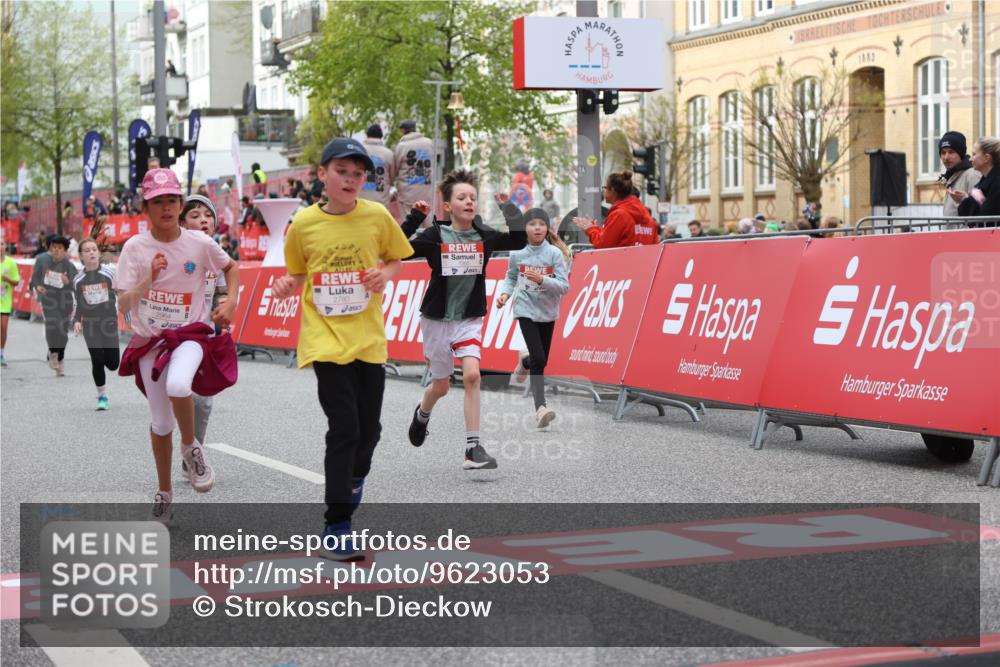 25.04.2026 - Das Zehntel Strokosch-Dieckow http://msf.ph/oto/9623053 25.04.2026 08:56:23 Ziel 1050, 1056, 1365, 1424, 1975, 2037, 2171, 2384, 2387, 2682, 2780, 2869, 2928, 2964, 3105, 3237, 3445, 3536, 3544, 3757, 3895, 4006 meine-sportfotos.de