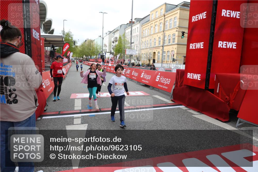25.04.2026 - Das Zehntel Strokosch-Dieckow http://msf.ph/oto/9623105 25.04.2026 09:15:01 Ziel 1112, 1120, 2092, 2107, 4073 meine-sportfotos.de
