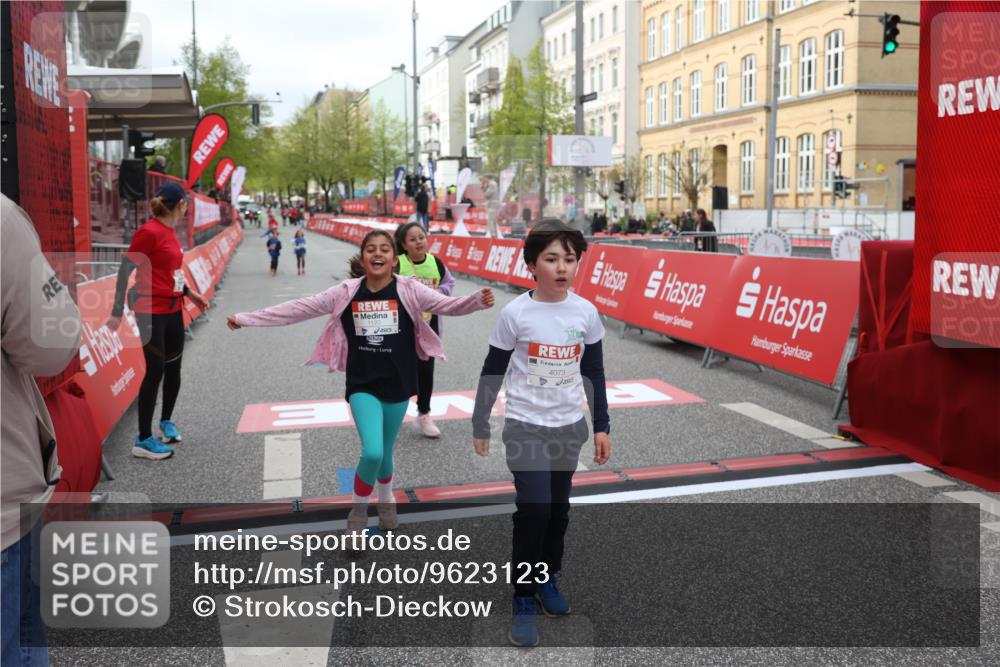 25.04.2026 - Das Zehntel Strokosch-Dieckow http://msf.ph/oto/9623123 25.04.2026 09:15:01 Ziel 1112, 1120, 2092, 2107, 4073 meine-sportfotos.de