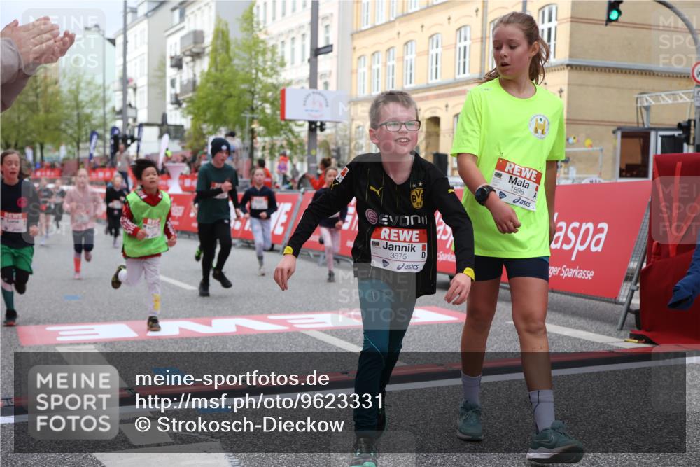 25.04.2026 - Das Zehntel Strokosch-Dieckow http://msf.ph/oto/9623331 25.04.2026 08:56:35 Ziel 1008, 1155, 1388, 1875, 1898, 2071, 2196, 2207, 2319, 2494, 2527, 2686, 3080, 3101, 3234, 3275, 3354, 3360, 3875, 4035 meine-sportfotos.de
