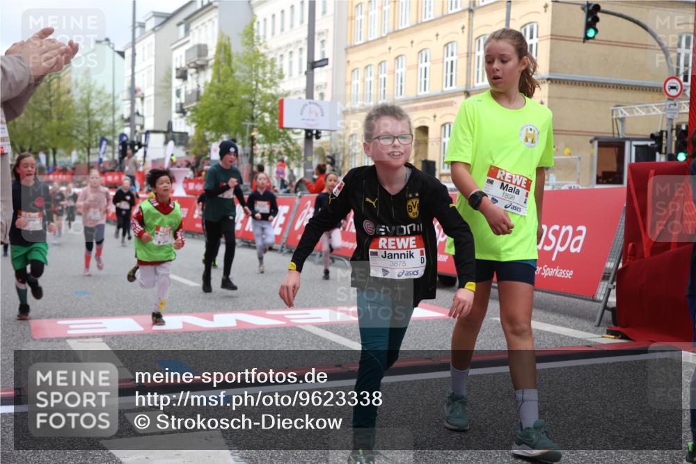 25.04.2026 - Das Zehntel Strokosch-Dieckow http://msf.ph/oto/9623338 25.04.2026 08:56:35 Ziel 1008, 1155, 1388, 1875, 1898, 2071, 2196, 2207, 2319, 2494, 2527, 2686, 3080, 3101, 3234, 3275, 3354, 3360, 3875, 4035 meine-sportfotos.de