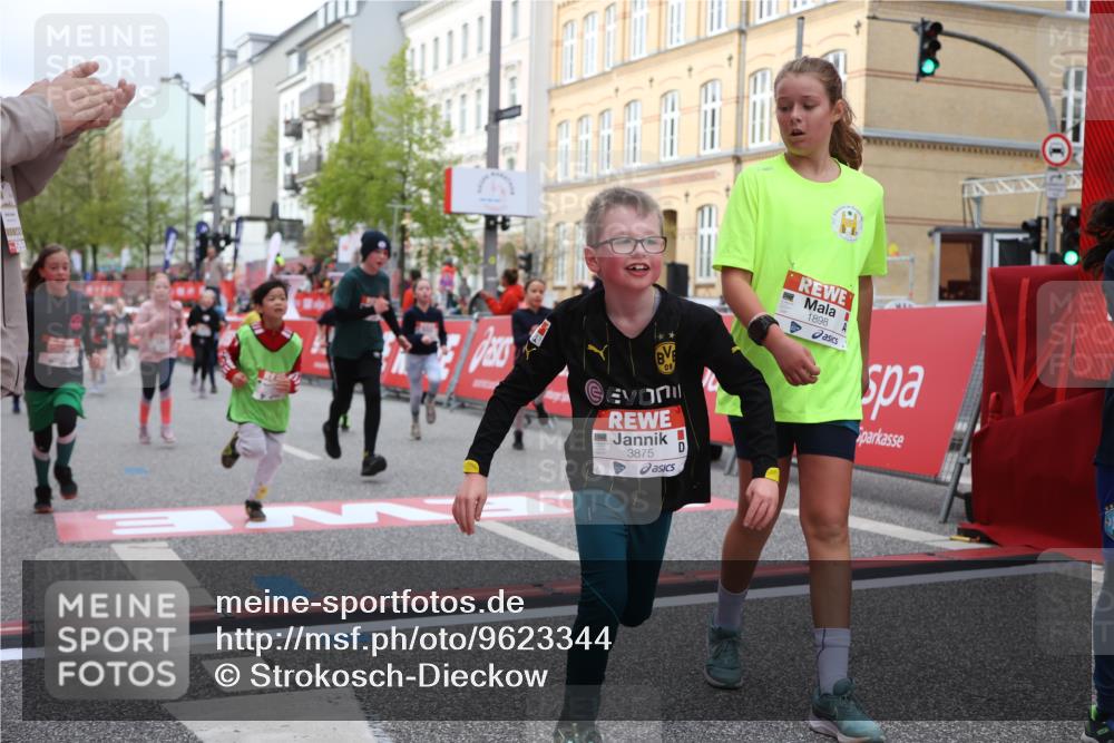 25.04.2026 - Das Zehntel Strokosch-Dieckow http://msf.ph/oto/9623344 25.04.2026 08:56:35 Ziel 1008, 1155, 1388, 1875, 1898, 2071, 2196, 2207, 2319, 2494, 2527, 2686, 3080, 3101, 3234, 3275, 3354, 3360, 3875, 4035 meine-sportfotos.de