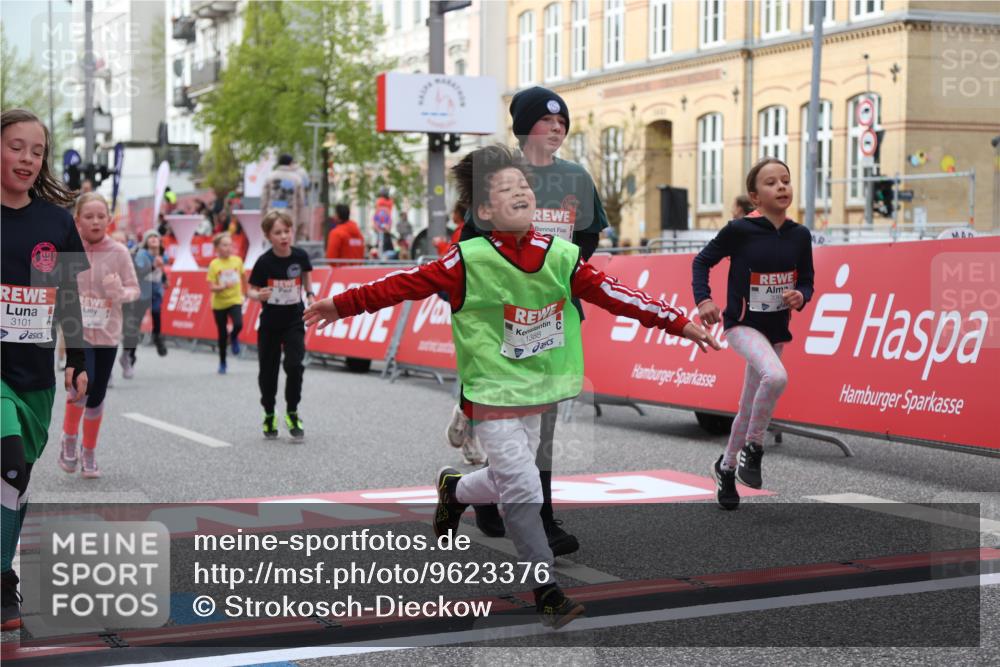 25.04.2026 - Das Zehntel Strokosch-Dieckow http://msf.ph/oto/9623376 25.04.2026 08:56:36 Ziel 1008, 1155, 1388, 1575, 1638, 1875, 1898, 2002, 2071, 2108, 2196, 2207, 2319, 2494, 2527, 2686, 3080, 3101, 3234, 3275, 3354, 3360, 3875, 4035 meine-sportfotos.de