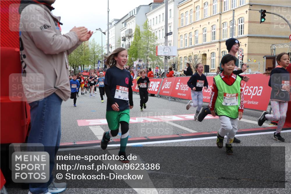 25.04.2026 - Das Zehntel Strokosch-Dieckow http://msf.ph/oto/9623386 25.04.2026 08:56:36 Ziel 1008, 1155, 1388, 1575, 1638, 1875, 1898, 2002, 2071, 2108, 2196, 2207, 2319, 2494, 2527, 2686, 3080, 3101, 3234, 3275, 3354, 3360, 3875, 4035 meine-sportfotos.de