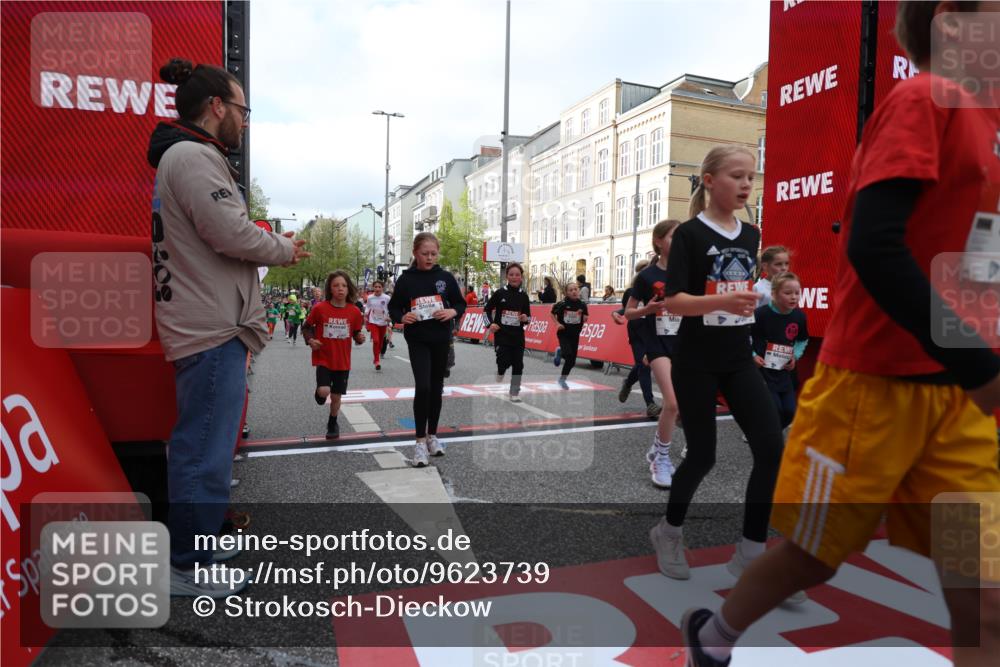25.04.2026 - Das Zehntel Strokosch-Dieckow http://msf.ph/oto/9623739 25.04.2026 08:56:43 Ziel 1155, 1302, 1316, 1575, 1638, 1639, 1645, 1717, 1740, 1828, 1877, 1963, 1968, 2002, 2108, 2296, 2565, 2594, 2615, 2669, 2895, 3002, 3520, 3526, 3844, 3847, 3849, 3963, 3975, 4058 meine-sportfotos.de