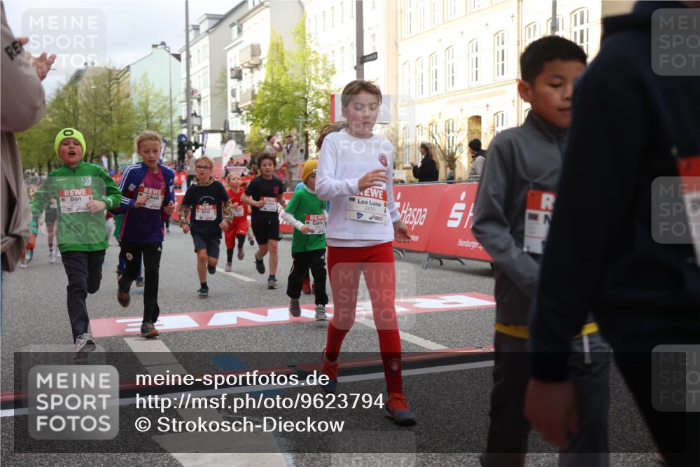 25.04.2026 - Das Zehntel Strokosch-Dieckow http://msf.ph/oto/9623794 25.04.2026 08:56:45 Ziel 1113, 1131, 1302, 1316, 1639, 1645, 1649, 1717, 1740, 1828, 1877, 1959, 1963, 1968, 2296, 2474, 2565, 2594, 2615, 2669, 2895, 3002, 3059, 3520, 3526, 3745, 3844, 3847, 3849, 3963, 3975, 4058 meine-sportfotos.de