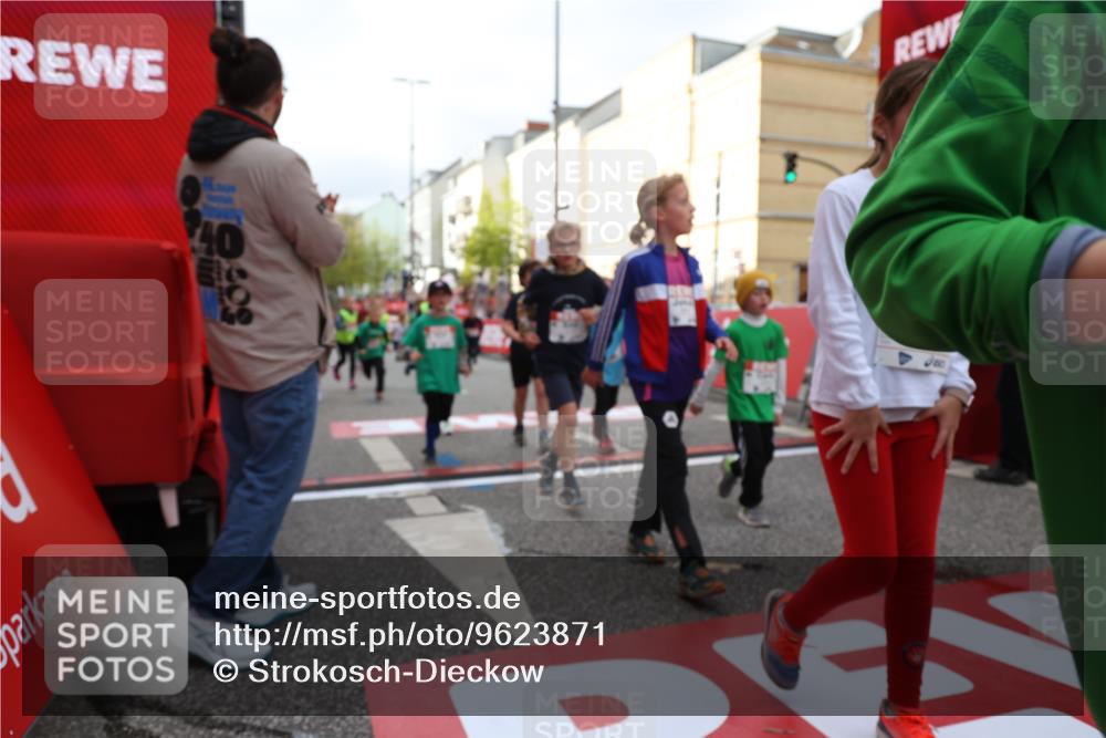 25.04.2026 - Das Zehntel Strokosch-Dieckow http://msf.ph/oto/9623871 25.04.2026 08:56:47 Ziel 1004, 1113, 1131, 1302, 1316, 1645, 1649, 1717, 1740, 1828, 1877, 1959, 2078, 2296, 2463, 2474, 2478, 2565, 2594, 2606, 2615, 2895, 3002, 3059, 3093, 3196, 3206, 3520, 3526, 3745, 3844, 3847, 3891, 3963 meine-sportfotos.de