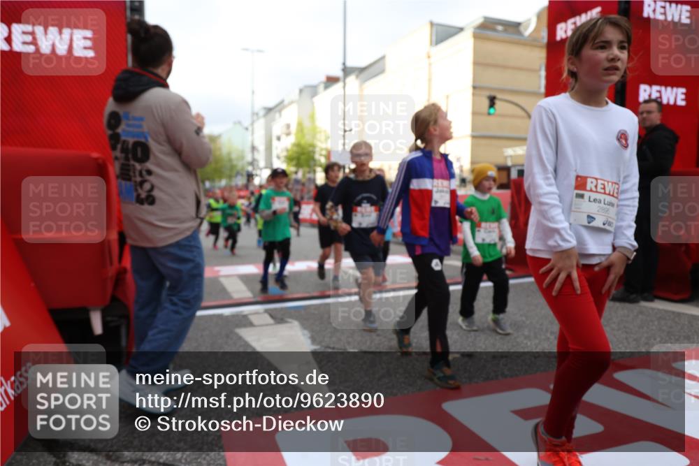 25.04.2026 - Das Zehntel Strokosch-Dieckow http://msf.ph/oto/9623890 25.04.2026 08:56:47 Ziel 1004, 1113, 1131, 1302, 1316, 1645, 1649, 1717, 1740, 1828, 1877, 1959, 2078, 2296, 2463, 2474, 2478, 2565, 2594, 2606, 2615, 2895, 3002, 3059, 3093, 3196, 3206, 3520, 3526, 3745, 3844, 3847, 3891, 3963 meine-sportfotos.de