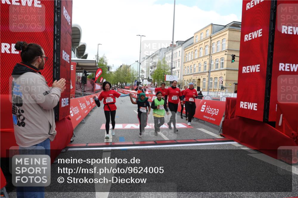 25.04.2026 - Das Zehntel Strokosch-Dieckow http://msf.ph/oto/9624005 25.04.2026 09:15:43 Ziel 1379, 2209 meine-sportfotos.de