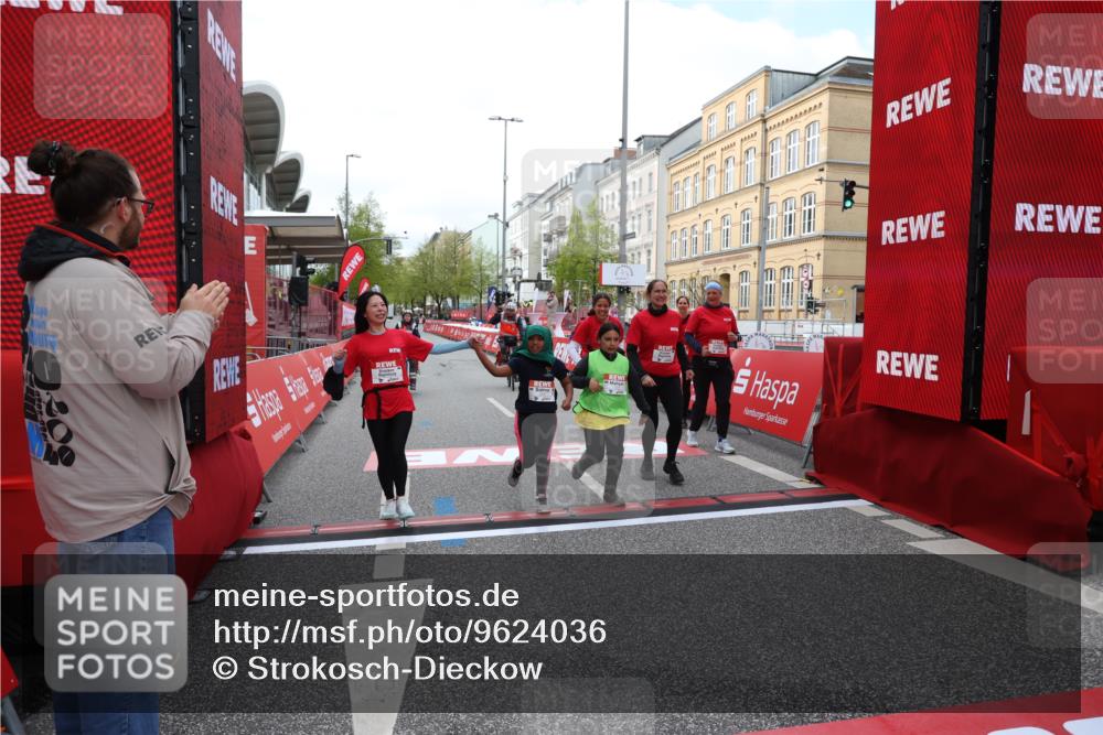 25.04.2026 - Das Zehntel Strokosch-Dieckow http://msf.ph/oto/9624036 25.04.2026 09:15:44 Ziel 1379, 2209 meine-sportfotos.de