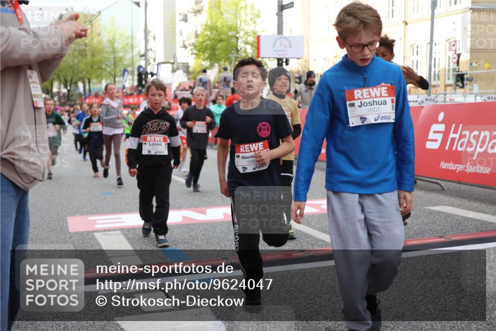 25.04.2026 - Das Zehntel Strokosch-Dieckow http://msf.ph/oto/9624047 25.04.2026 08:56:55 Ziel 1004, 1134, 1307, 1369, 1562, 1567, 2040, 2078, 2217, 2229, 2323, 2484, 2528, 2606, 2607, 2808, 3065, 3093, 3196, 3206, 3465, 3559, 3560, 3610, 3715, 3718, 3722, 3803, 3891, 3950 meine-sportfotos.de