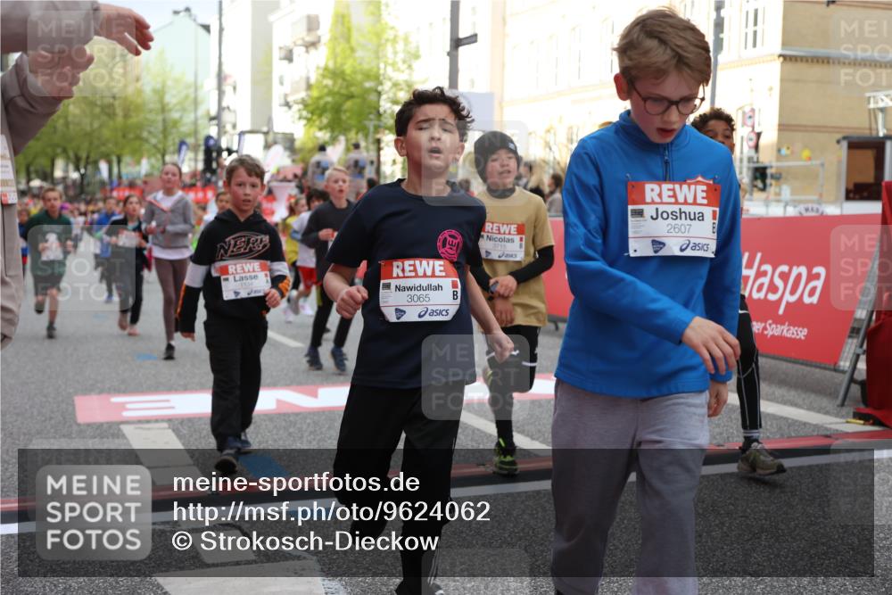 25.04.2026 - Das Zehntel Strokosch-Dieckow http://msf.ph/oto/9624062 25.04.2026 08:56:55 Ziel 1004, 1134, 1307, 1369, 1562, 1567, 2040, 2078, 2217, 2229, 2323, 2484, 2528, 2606, 2607, 2808, 3065, 3093, 3196, 3206, 3465, 3559, 3560, 3610, 3715, 3718, 3722, 3803, 3891, 3950 meine-sportfotos.de