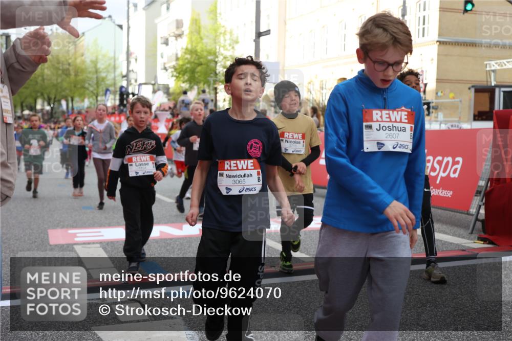 25.04.2026 - Das Zehntel Strokosch-Dieckow http://msf.ph/oto/9624070 25.04.2026 08:56:55 Ziel 1004, 1134, 1307, 1369, 1562, 1567, 2040, 2078, 2217, 2229, 2323, 2484, 2528, 2606, 2607, 2808, 3065, 3093, 3196, 3206, 3465, 3559, 3560, 3610, 3715, 3718, 3722, 3803, 3891, 3950 meine-sportfotos.de