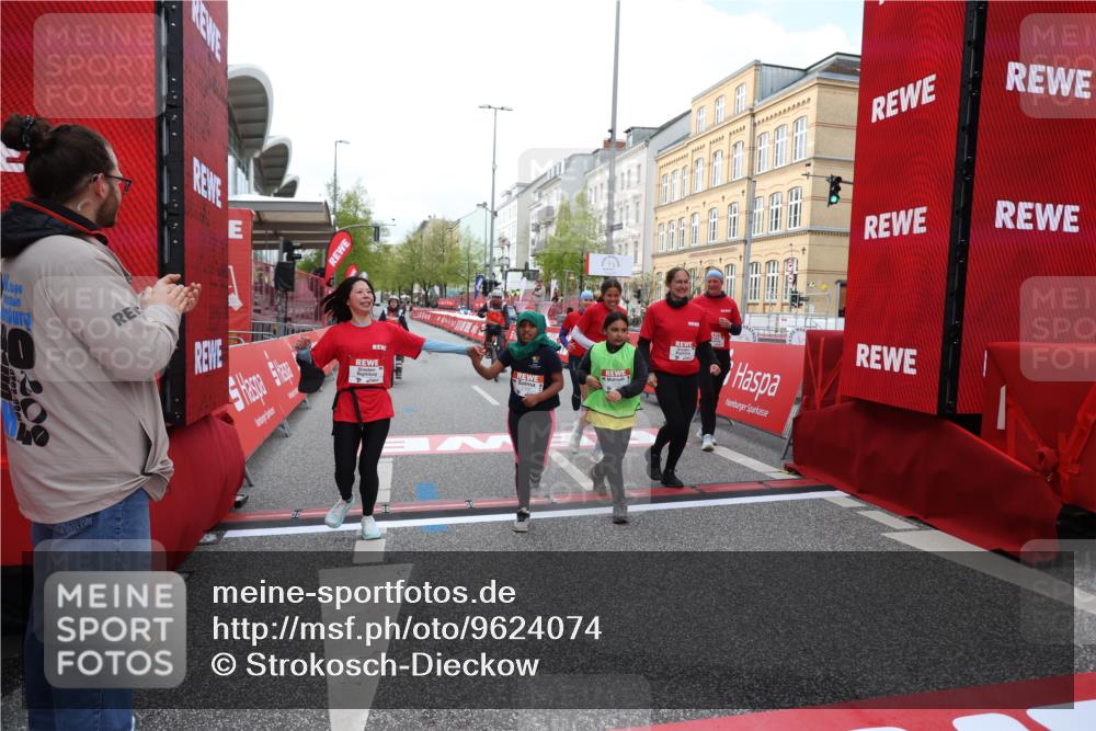 25.04.2026 - Das Zehntel Strokosch-Dieckow http://msf.ph/oto/9624074 25.04.2026 09:15:44 Ziel 1379, 2209 meine-sportfotos.de