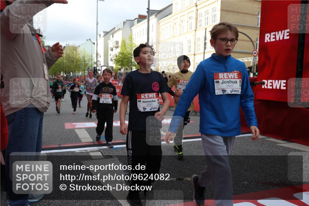 25.04.2026 - Das Zehntel Strokosch-Dieckow http://msf.ph/oto/9624082 25.04.2026 08:56:56 Ziel 1134, 1307, 1331, 1369, 1562, 1567, 1625, 2040, 2217, 2229, 2323, 2484, 2528, 2607, 2808, 3065, 3465, 3498, 3559, 3560, 3610, 3715, 3718, 3722, 3803, 3950 meine-sportfotos.de