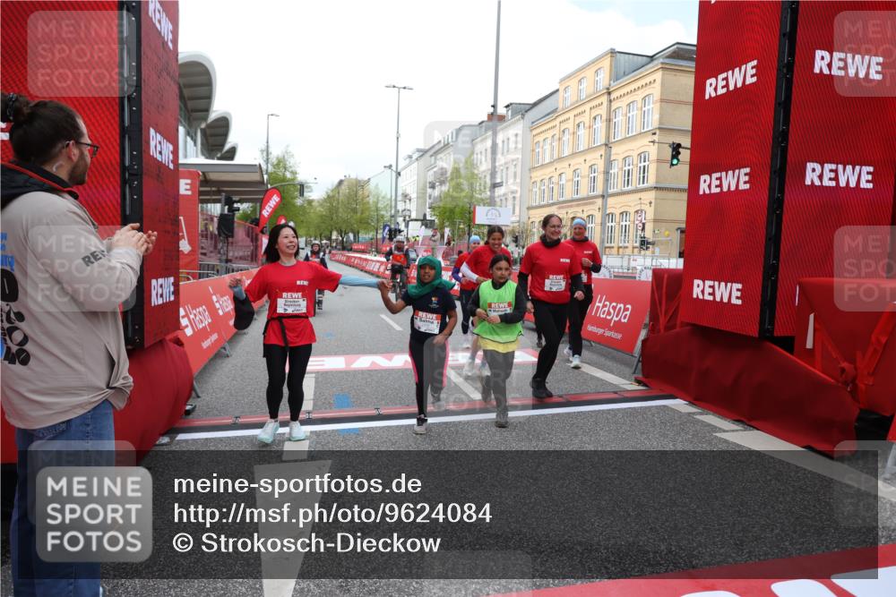 25.04.2026 - Das Zehntel Strokosch-Dieckow http://msf.ph/oto/9624084 25.04.2026 09:15:44 Ziel 1379, 2209 meine-sportfotos.de