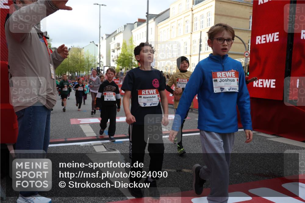 25.04.2026 - Das Zehntel Strokosch-Dieckow http://msf.ph/oto/9624090 25.04.2026 08:56:56 Ziel 1134, 1307, 1331, 1369, 1562, 1567, 1625, 2040, 2217, 2229, 2323, 2484, 2528, 2607, 2808, 3065, 3465, 3498, 3559, 3560, 3610, 3715, 3718, 3722, 3803, 3950 meine-sportfotos.de