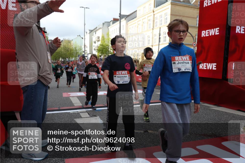 25.04.2026 - Das Zehntel Strokosch-Dieckow http://msf.ph/oto/9624098 25.04.2026 08:56:56 Ziel 1134, 1307, 1331, 1369, 1562, 1567, 1625, 2040, 2217, 2229, 2323, 2484, 2528, 2607, 2808, 3065, 3465, 3498, 3559, 3560, 3610, 3715, 3718, 3722, 3803, 3950 meine-sportfotos.de