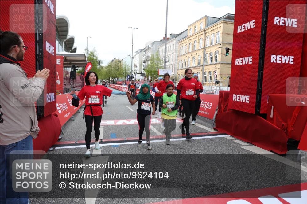 25.04.2026 - Das Zehntel Strokosch-Dieckow http://msf.ph/oto/9624104 25.04.2026 09:15:44 Ziel 1379, 2209 meine-sportfotos.de