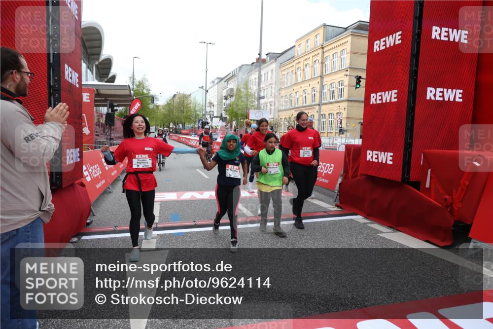25.04.2026 - Das Zehntel Strokosch-Dieckow http://msf.ph/oto/9624114 25.04.2026 09:15:44 Ziel 1379, 2209 meine-sportfotos.de