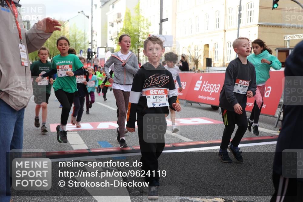 25.04.2026 - Das Zehntel Strokosch-Dieckow http://msf.ph/oto/9624119 25.04.2026 08:56:57 Ziel 1134, 1331, 1511, 1562, 1567, 1625, 2040, 2217, 2229, 2484, 2528, 2607, 2808, 3065, 3465, 3498, 3559, 3560, 3610, 3715, 3718, 3722, 3803, 3946, 3950 meine-sportfotos.de