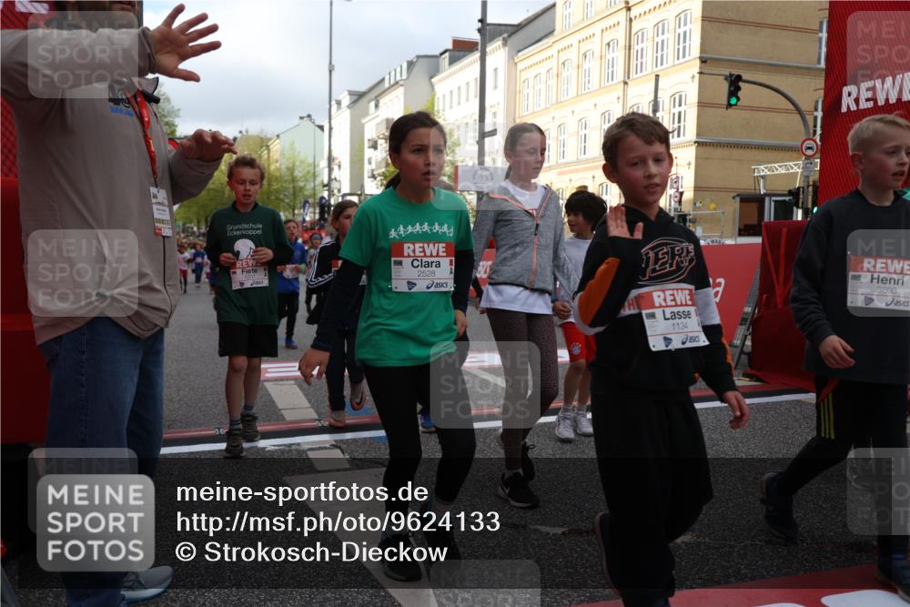 25.04.2026 - Das Zehntel Strokosch-Dieckow http://msf.ph/oto/9624133 25.04.2026 08:56:58 Ziel 1134, 1331, 1363, 1511, 1567, 1625, 1758, 1762, 1765, 2040, 2217, 2229, 2484, 2528, 2607, 2808, 3065, 3465, 3498, 3559, 3560, 3610, 3715, 3718, 3722, 3803, 3946, 3950 meine-sportfotos.de