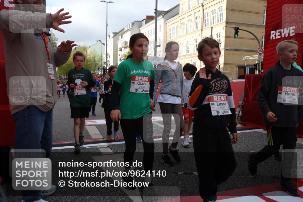 25.04.2026 - Das Zehntel Strokosch-Dieckow http://msf.ph/oto/9624140 25.04.2026 08:56:58 Ziel 1134, 1331, 1363, 1511, 1567, 1625, 1758, 1762, 1765, 2040, 2217, 2229, 2484, 2528, 2607, 2808, 3065, 3465, 3498, 3559, 3560, 3610, 3715, 3718, 3722, 3803, 3946, 3950 meine-sportfotos.de