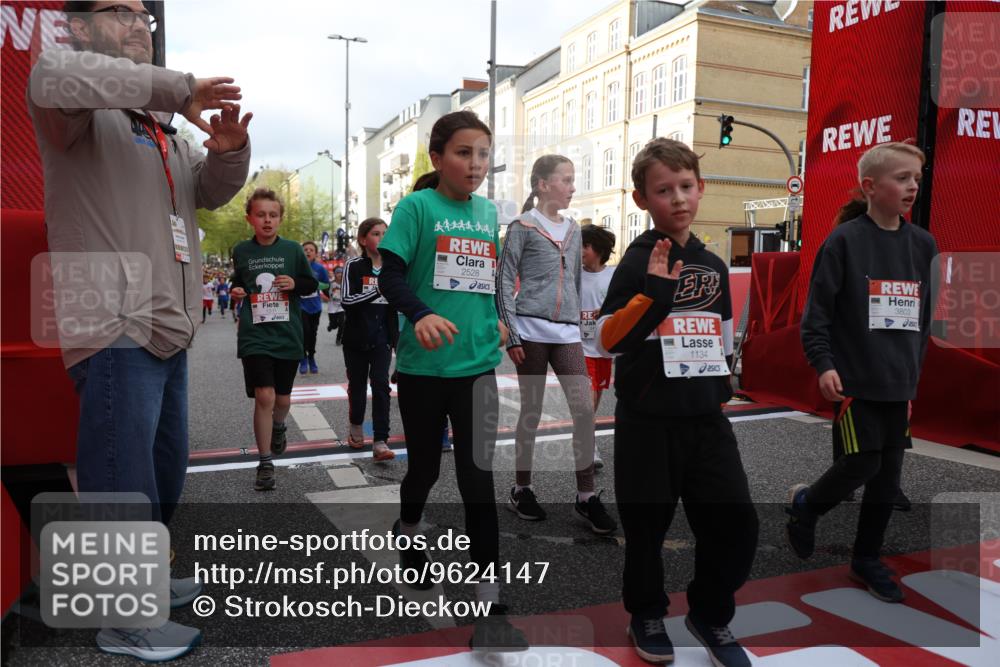 25.04.2026 - Das Zehntel Strokosch-Dieckow http://msf.ph/oto/9624147 25.04.2026 08:56:58 Ziel 1134, 1331, 1363, 1511, 1567, 1625, 1758, 1762, 1765, 2040, 2217, 2229, 2484, 2528, 2607, 2808, 3065, 3465, 3498, 3559, 3560, 3610, 3715, 3718, 3722, 3803, 3946, 3950 meine-sportfotos.de
