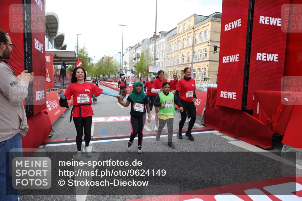 25.04.2026 - Das Zehntel Strokosch-Dieckow http://msf.ph/oto/9624149 25.04.2026 09:15:44 Ziel 1379, 2209 meine-sportfotos.de