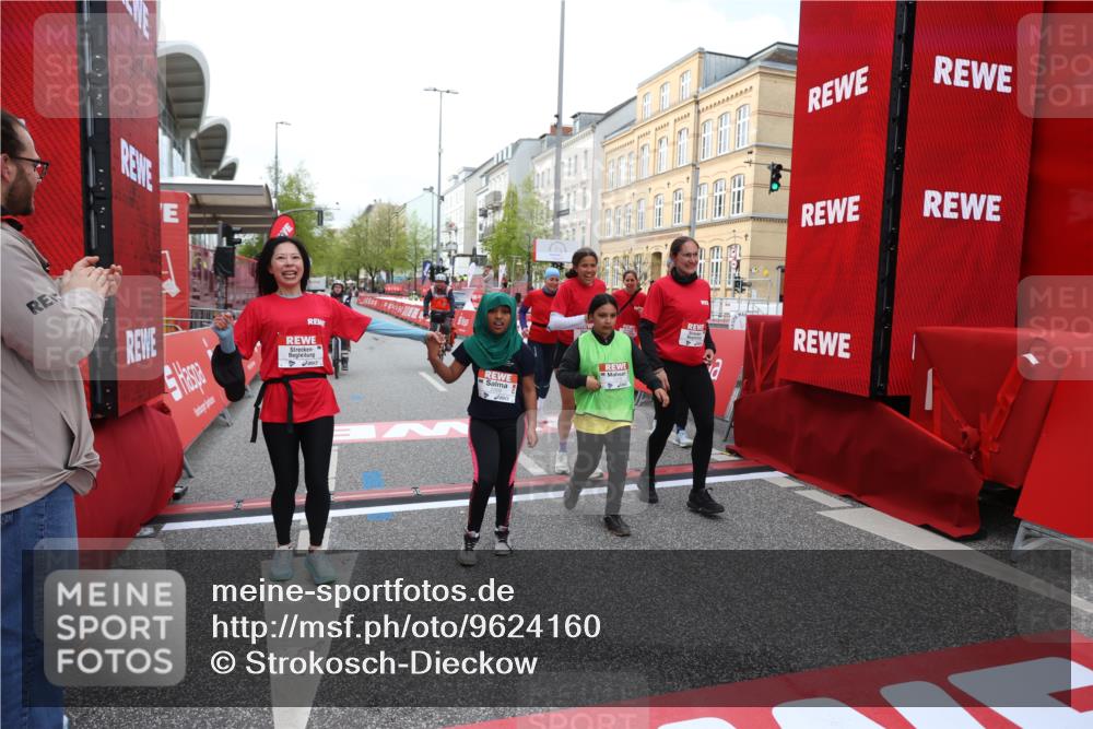 25.04.2026 - Das Zehntel Strokosch-Dieckow http://msf.ph/oto/9624160 25.04.2026 09:15:44 Ziel 1379, 2209 meine-sportfotos.de
