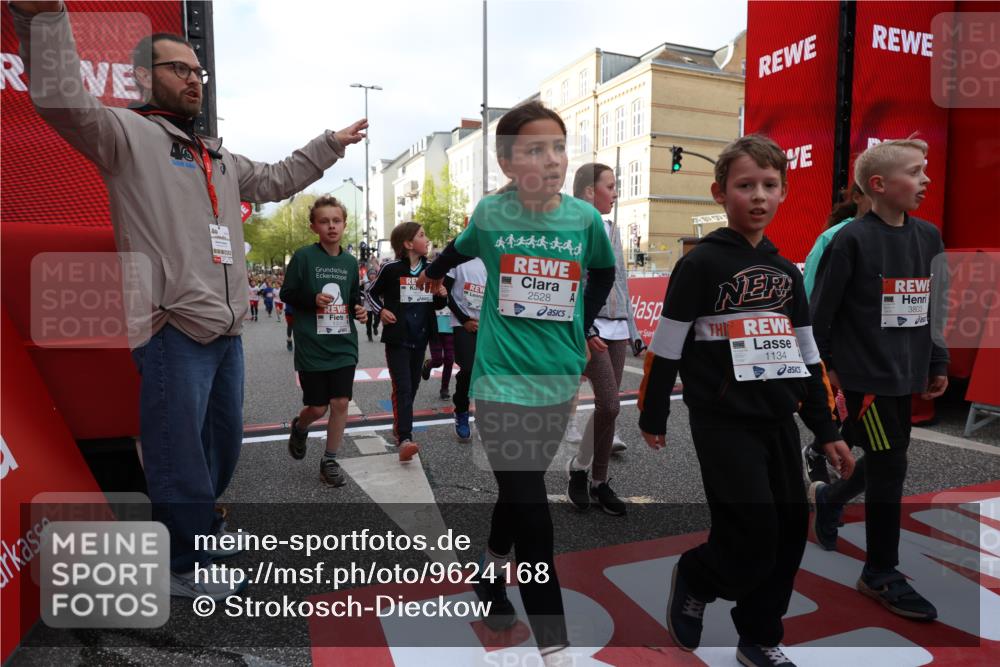 25.04.2026 - Das Zehntel Strokosch-Dieckow http://msf.ph/oto/9624168 25.04.2026 08:56:59 Ziel 1134, 1331, 1363, 1511, 1521, 1625, 1758, 1762, 1765, 2040, 2217, 2229, 2484, 2528, 2607, 2808, 3065, 3465, 3498, 3530, 3559, 3560, 3715, 3718, 3803, 3946 meine-sportfotos.de