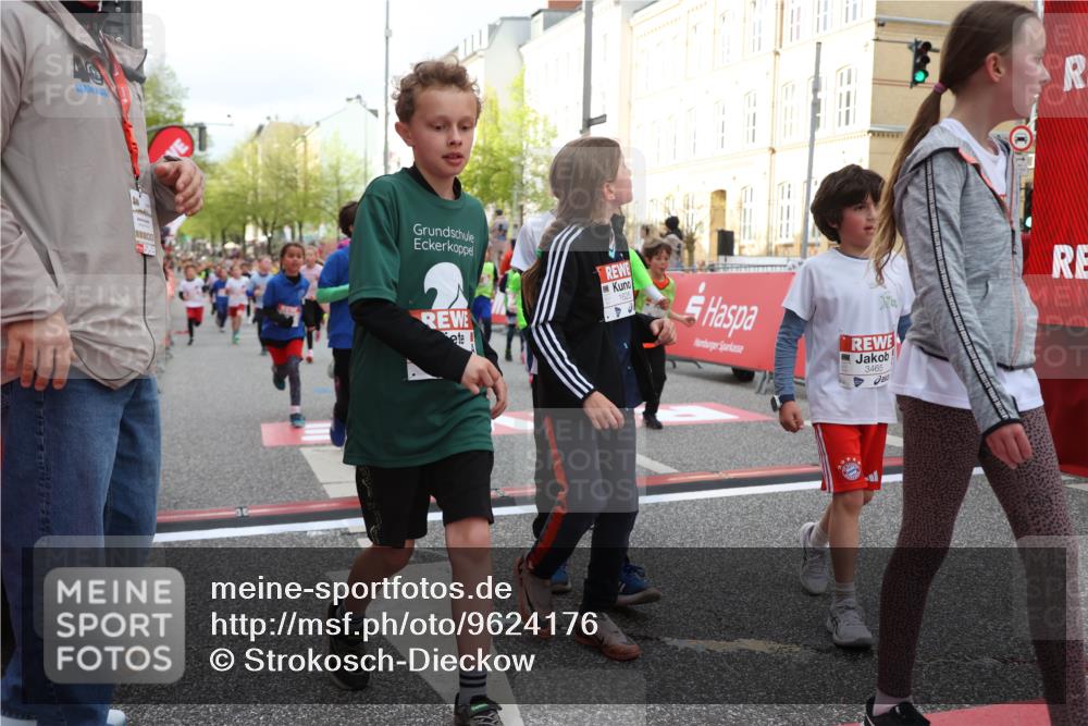 25.04.2026 - Das Zehntel Strokosch-Dieckow http://msf.ph/oto/9624176 25.04.2026 08:56:59 Ziel 1134, 1331, 1363, 1511, 1521, 1625, 1758, 1762, 1765, 2040, 2217, 2229, 2484, 2528, 2607, 2808, 3065, 3465, 3498, 3530, 3559, 3560, 3715, 3718, 3803, 3946 meine-sportfotos.de