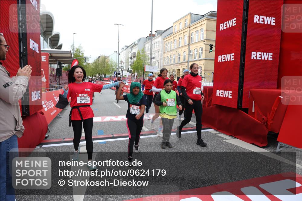 25.04.2026 - Das Zehntel Strokosch-Dieckow http://msf.ph/oto/9624179 25.04.2026 09:15:45 Ziel 1379, 2209 meine-sportfotos.de