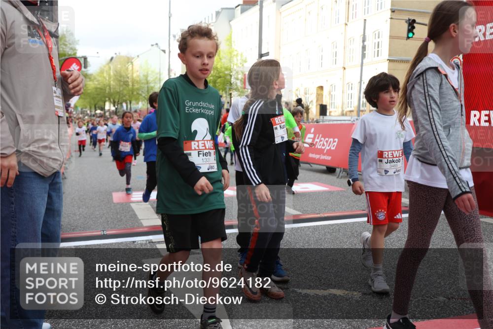 25.04.2026 - Das Zehntel Strokosch-Dieckow http://msf.ph/oto/9624182 25.04.2026 08:56:59 Ziel 1134, 1331, 1363, 1511, 1521, 1625, 1758, 1762, 1765, 2040, 2217, 2229, 2484, 2528, 2607, 2808, 3065, 3465, 3498, 3530, 3559, 3560, 3715, 3718, 3803, 3946 meine-sportfotos.de