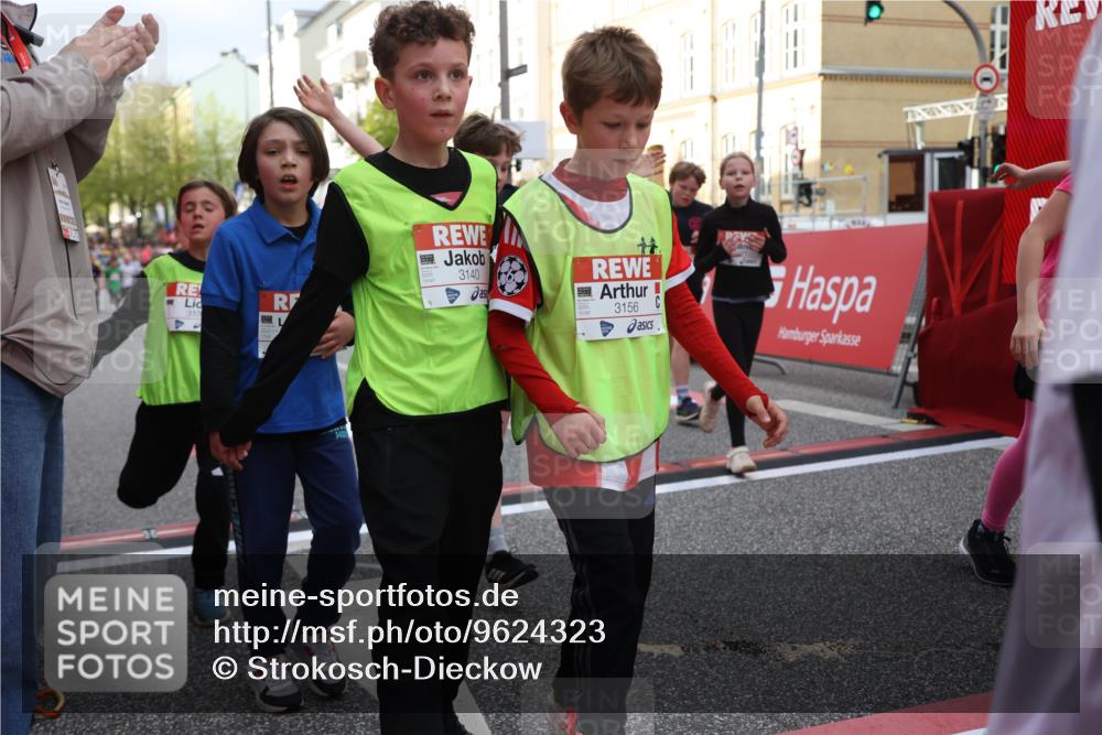 25.04.2026 - Das Zehntel Strokosch-Dieckow http://msf.ph/oto/9624323 25.04.2026 08:57:08 Ziel 1126, 1229, 1257, 1341, 1357, 1376, 1590, 1683, 1759, 1956, 2222, 2233, 2239, 2326, 2491, 2501, 2513, 2515, 2517, 2857, 2864, 2972, 3048, 3052, 3073, 3138, 3140, 3156, 3484, 3491, 3494, 3552, 3579, 3683, 3685, 3714, 3788, 4008 meine-sportfotos.de