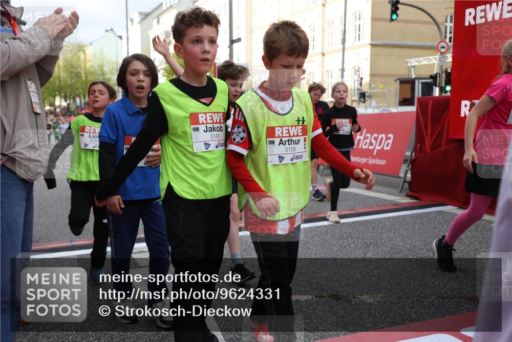 25.04.2026 - Das Zehntel Strokosch-Dieckow http://msf.ph/oto/9624331 25.04.2026 08:57:08 Ziel 1126, 1229, 1257, 1341, 1357, 1376, 1590, 1683, 1759, 1956, 2222, 2233, 2239, 2326, 2491, 2501, 2513, 2515, 2517, 2857, 2864, 2972, 3048, 3052, 3073, 3138, 3140, 3156, 3484, 3491, 3494, 3552, 3579, 3683, 3685, 3714, 3788, 4008 meine-sportfotos.de