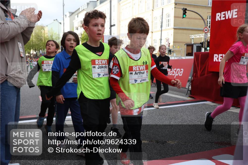 25.04.2026 - Das Zehntel Strokosch-Dieckow http://msf.ph/oto/9624339 25.04.2026 08:57:08 Ziel 1126, 1229, 1257, 1341, 1357, 1376, 1590, 1683, 1759, 1956, 2222, 2233, 2239, 2326, 2491, 2501, 2513, 2515, 2517, 2857, 2864, 2972, 3048, 3052, 3073, 3138, 3140, 3156, 3484, 3491, 3494, 3552, 3579, 3683, 3685, 3714, 3788, 4008 meine-sportfotos.de