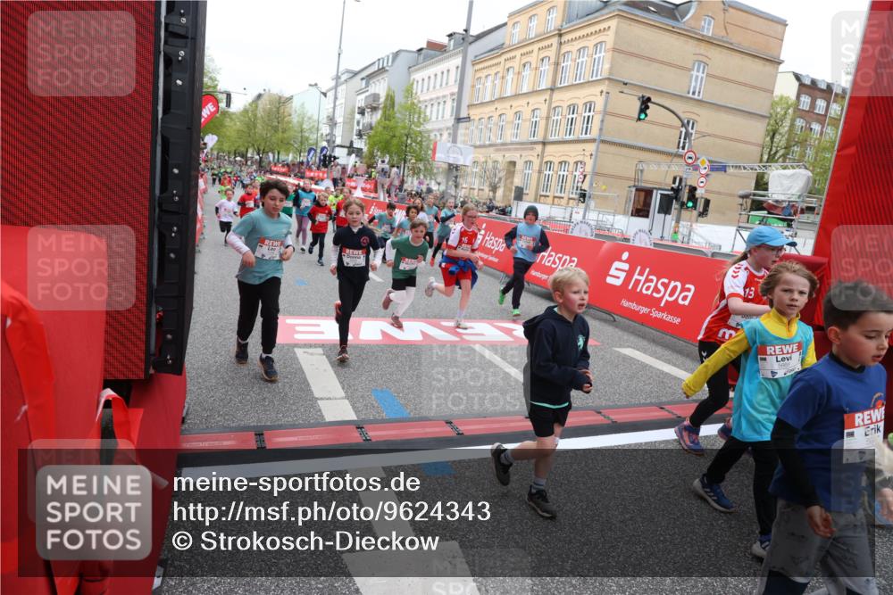 25.04.2026 - Das Zehntel Strokosch-Dieckow http://msf.ph/oto/9624343 25.04.2026 10:59:42 Ziel 5015, 5022, 5311, 5316, 5323, 5347, 5629, 5668, 5676, 5933, 6105, 6114, 6308, 6369, 6467, 6588, 6746, 6759, 7055, 7080, 7232, 7467, 7597, 7598, 7634, 7636, 7666, 7866 meine-sportfotos.de