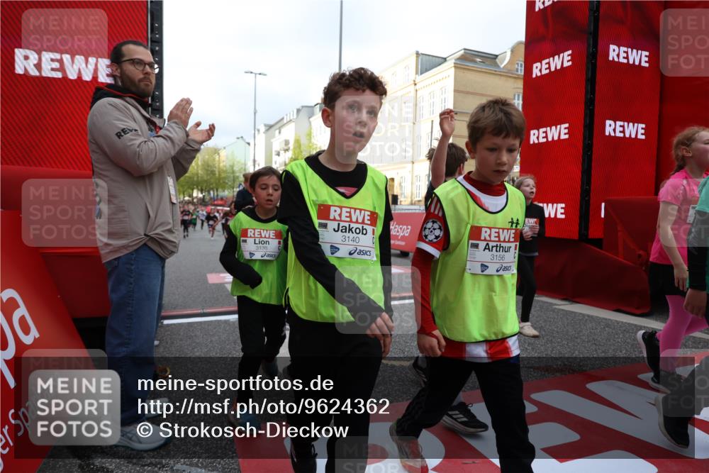 25.04.2026 - Das Zehntel Strokosch-Dieckow http://msf.ph/oto/9624362 25.04.2026 08:57:09 Ziel 1126, 1229, 1257, 1357, 1376, 1590, 1683, 1759, 1956, 2233, 2237, 2239, 2292, 2491, 2501, 2513, 2515, 2517, 2857, 2864, 2972, 3048, 3052, 3073, 3138, 3140, 3156, 3484, 3491, 3494, 3552, 3579, 3683, 3685, 3714, 3788, 4008 meine-sportfotos.de