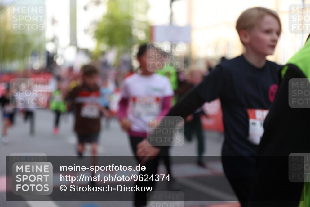 25.04.2026 - Das Zehntel Strokosch-Dieckow http://msf.ph/oto/9624374 25.04.2026 08:57:10 Ziel 1141, 1170, 1229, 1257, 1357, 1376, 1583, 1590, 1683, 1759, 1956, 2233, 2237, 2239, 2292, 2491, 2501, 2513, 2515, 2517, 3048, 3052, 3073, 3138, 3140, 3156, 3484, 3491, 3494, 3495, 3552, 3579, 3683, 3714, 3788, 3930, 4008 meine-sportfotos.de