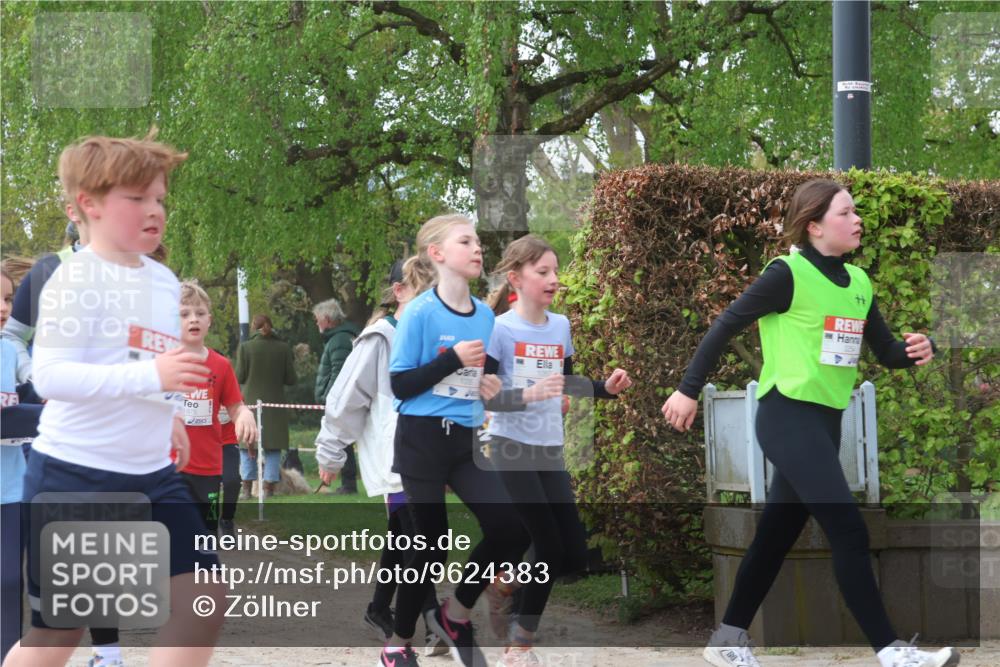 25.04.2026 - Das Zehntel Zöllner http://msf.ph/oto/9624383 25.04.2026 07:43:17 Laufen 1975 meine-sportfotos.de