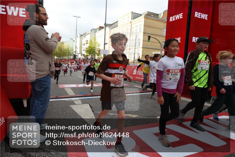 25.04.2026 - Das Zehntel Strokosch-Dieckow http://msf.ph/oto/9624448 25.04.2026 08:57:12 Ziel 1141, 1152, 1170, 1257, 1583, 1590, 1759, 1854, 2233, 2237, 2239, 2292, 2294, 2491, 2501, 2515, 2517, 2860, 3048, 3052, 3073, 3138, 3140, 3156, 3393, 3439, 3453, 3495, 3552, 3930, 4008 meine-sportfotos.de