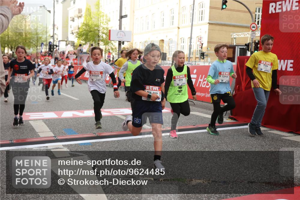 25.04.2026 - Das Zehntel Strokosch-Dieckow http://msf.ph/oto/9624485 25.04.2026 08:57:13 Ziel 1141, 1152, 1170, 1262, 1583, 1590, 1854, 2233, 2237, 2239, 2270, 2292, 2294, 2491, 2778, 2860, 3048, 3052, 3073, 3138, 3393, 3439, 3453, 3495, 3552, 3930 meine-sportfotos.de