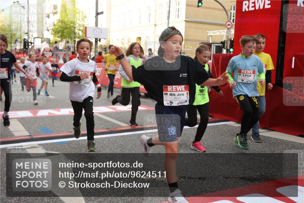 25.04.2026 - Das Zehntel Strokosch-Dieckow http://msf.ph/oto/9624511 25.04.2026 08:57:13 Ziel 1141, 1152, 1170, 1262, 1583, 1590, 1854, 2233, 2237, 2239, 2270, 2292, 2294, 2491, 2778, 2860, 3048, 3052, 3073, 3138, 3393, 3439, 3453, 3495, 3552, 3930 meine-sportfotos.de